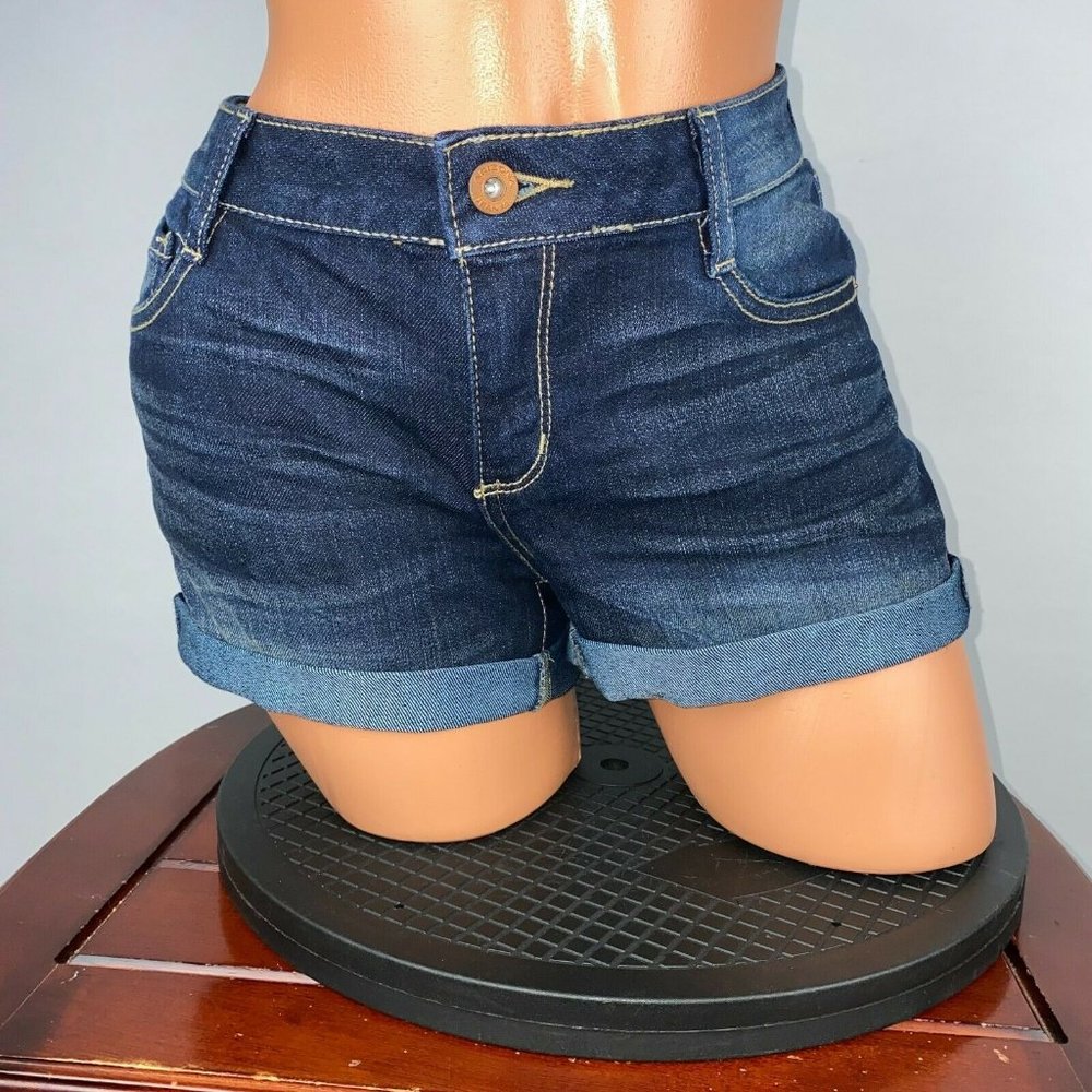 Arizona Jeans Co Juniors 7 Denim Cuffed Shorts Actual W 29 x I 2.5